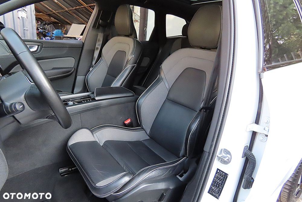 Volvo XC 60 B5 B AWD Ultimate Black Edition - 24