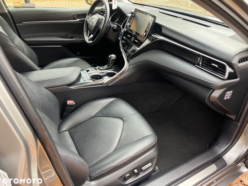 Toyota Camry 2.5 Hybrid Executive CVT - 22