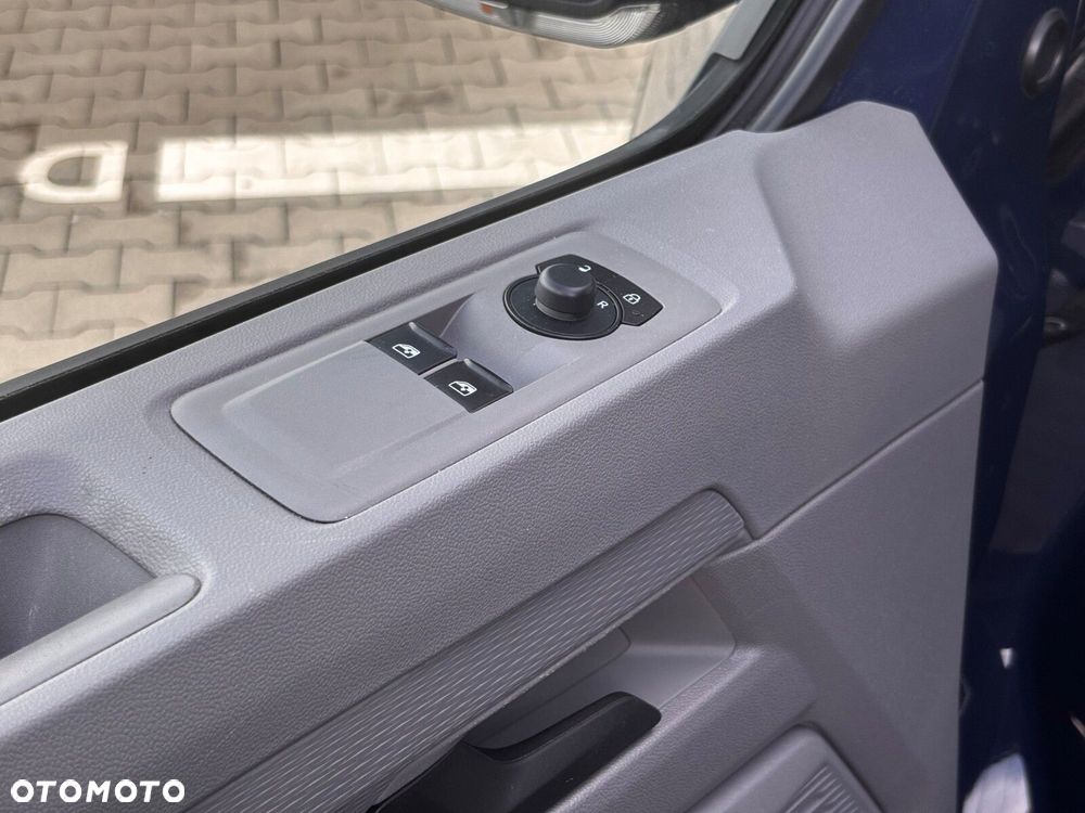 Volkswagen Transporter - 12