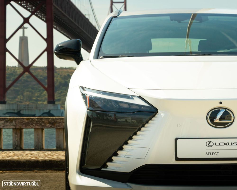 Lexus RZ 450e Premium Monotone c/ mala elétrica - 18