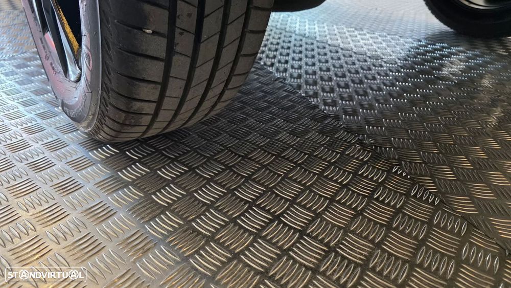 Lexus UX 250h Executive - 35