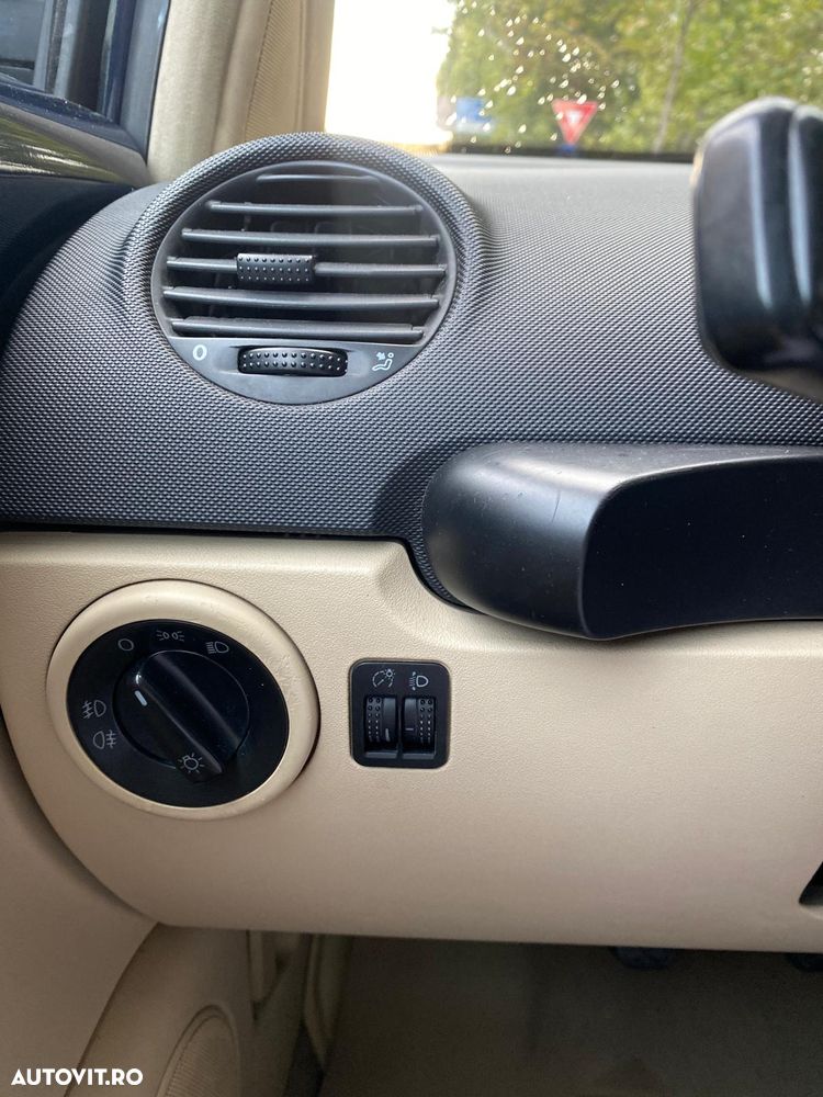 Volkswagen New Beetle - 8
