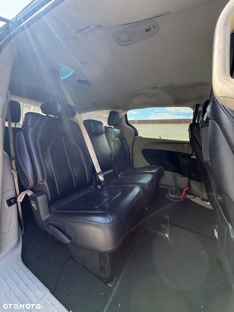 Chrysler Pacifica - 13