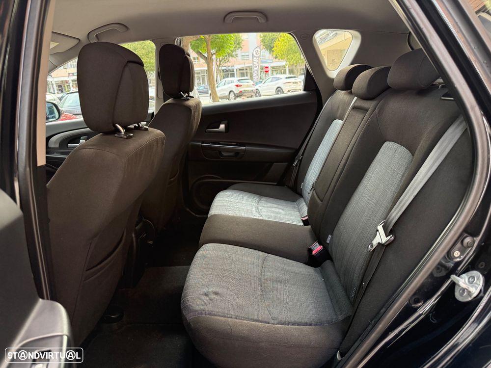 Kia Ceed 1.6 CRDi LX ISG - 15