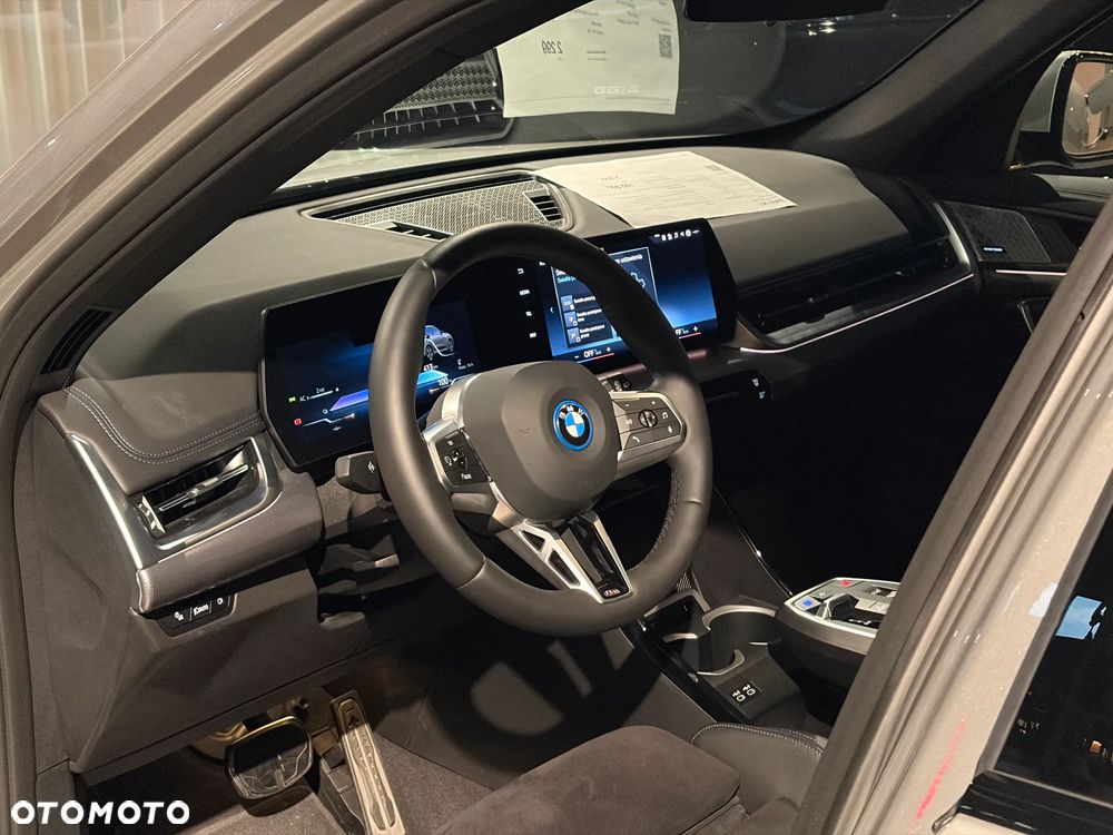 BMW iX1 xDrive30 66.5kWh M Sport - 12