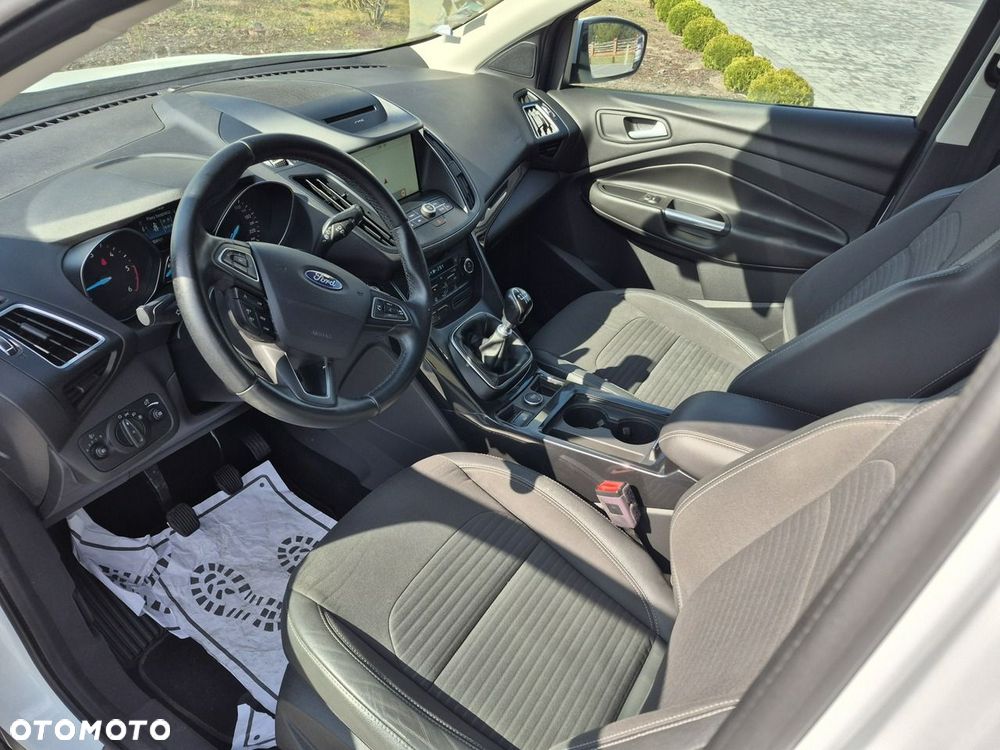 Ford Kuga - 12
