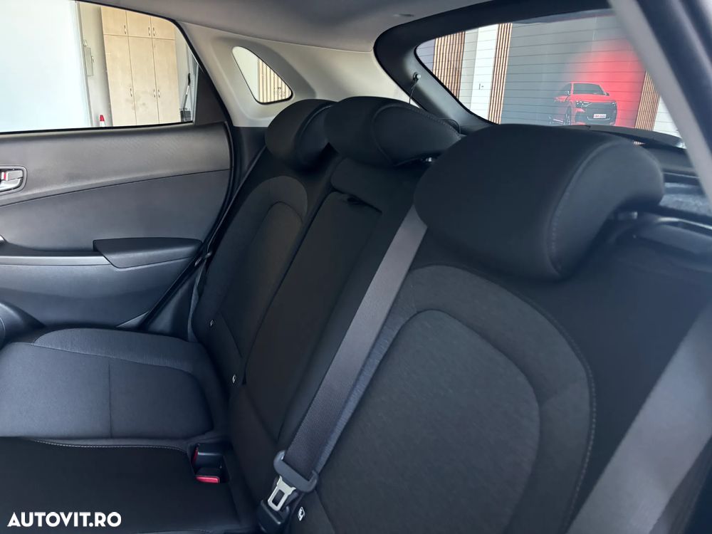 Hyundai KONA Select - 14