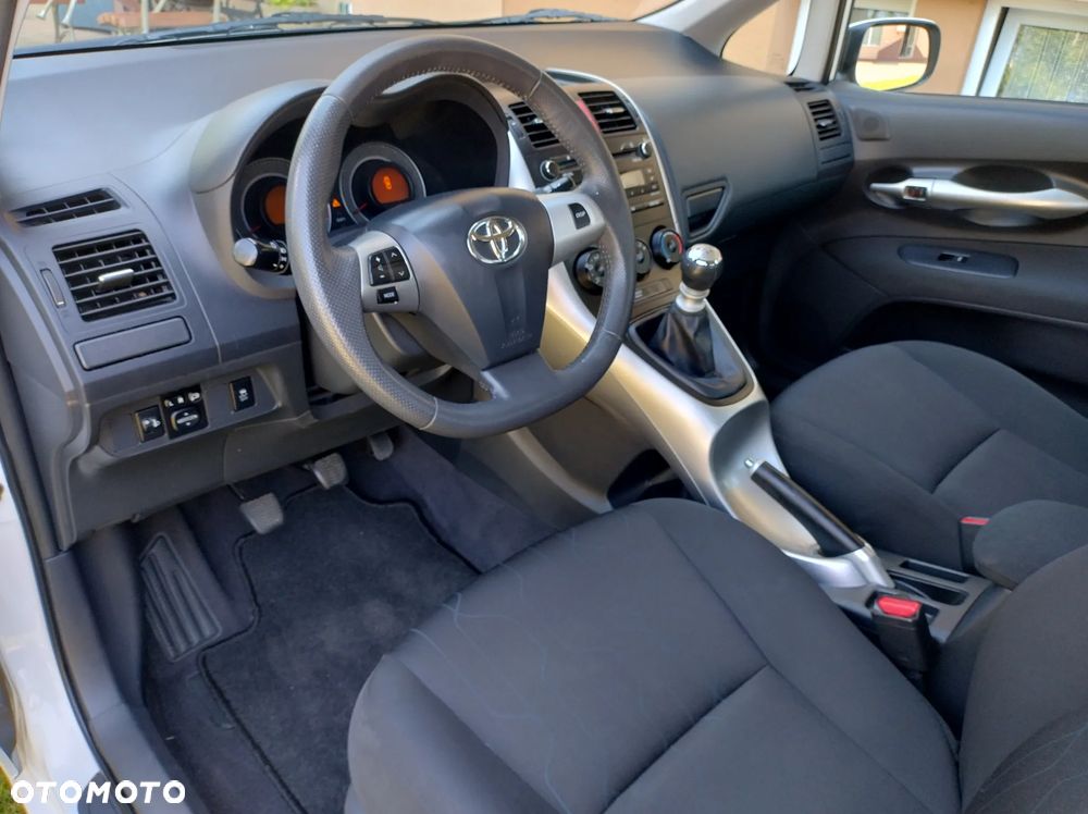 Toyota Auris 1.6 Club - 19