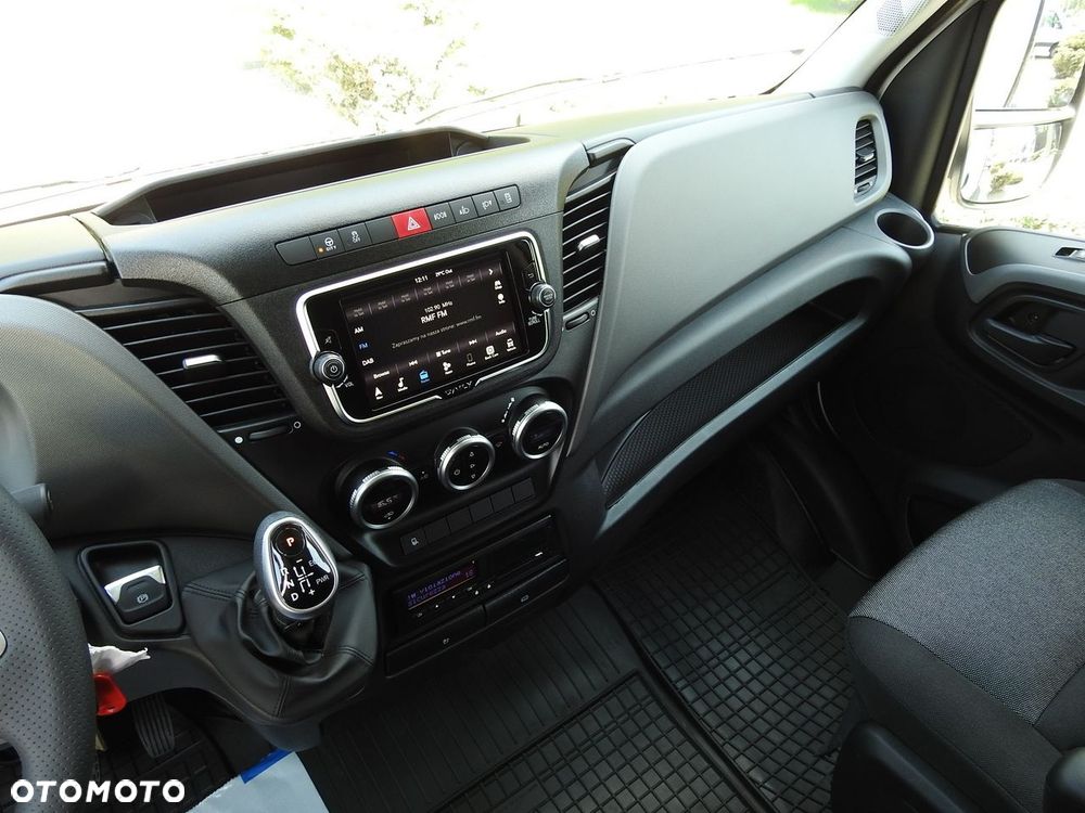 Iveco DAILY 35S18 NOWY PLANDEKA 8 PALET TEMPOMAT NAWIGACJA LEDY AUTOMAT HI-MATIC 180KM - 34