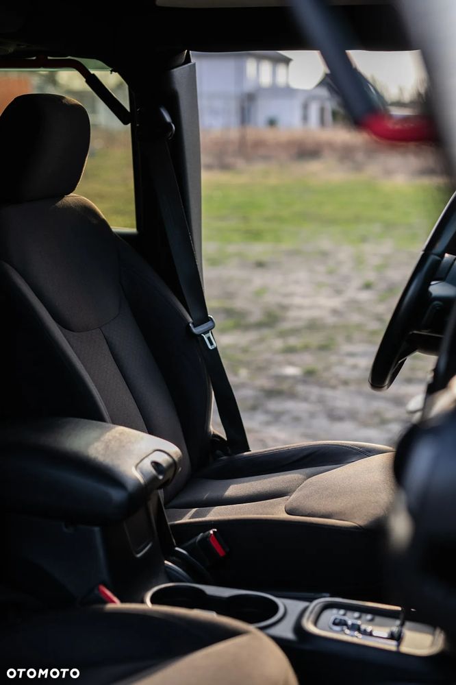 Jeep Wrangler 3.6 Unlim Sahara - 30