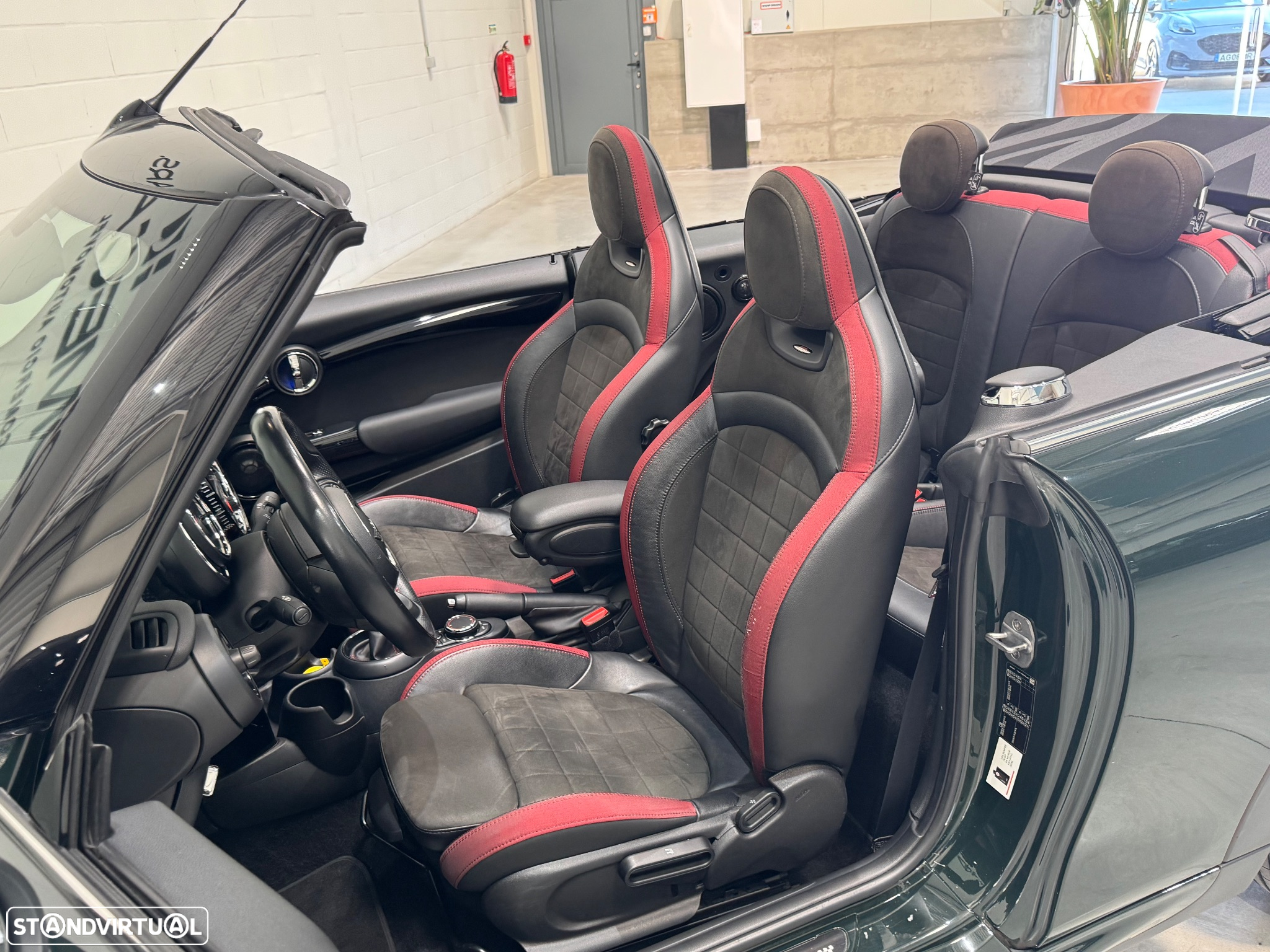 MINI Cabrio John Cooper Works - 27