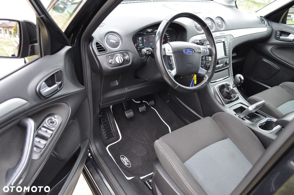 Ford S-Max - 12