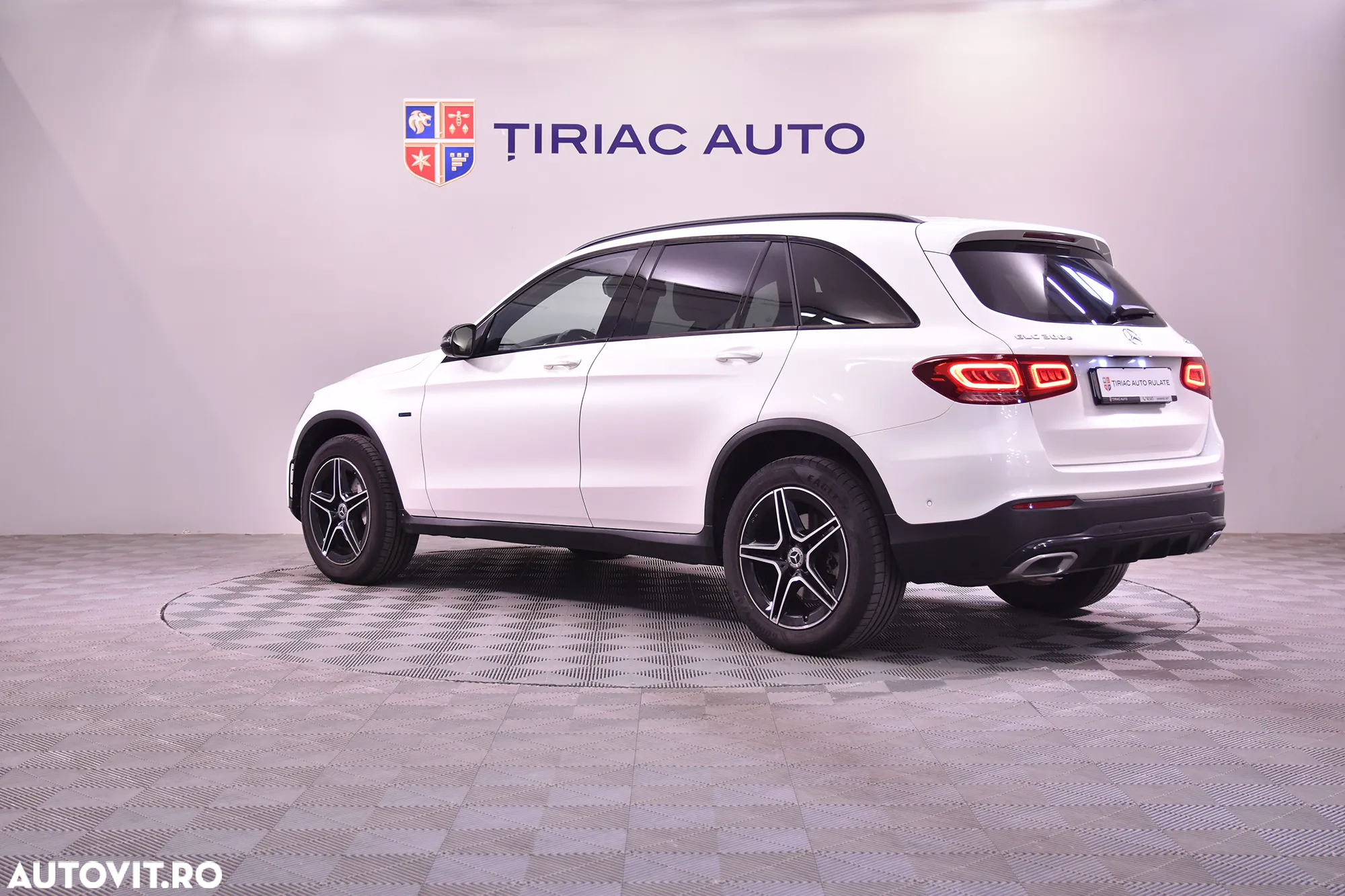 Mercedes-Benz GLC 300 e 4MATIC - 3