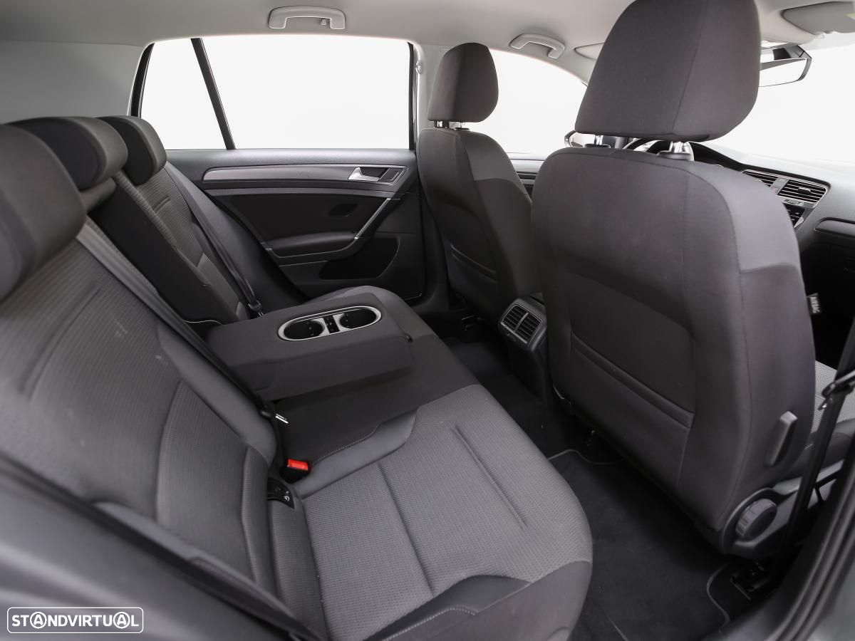 VW Golf 1.6 TDI Confortline - 11