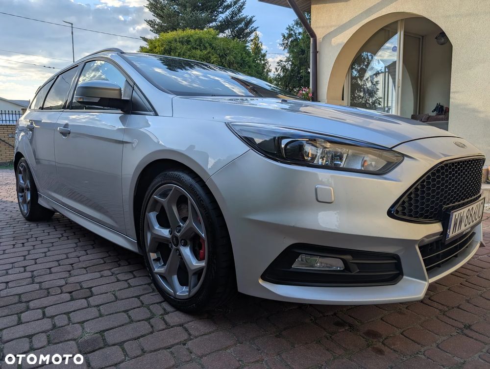 Ford Focus 2.0 EcoBoost ST - 9