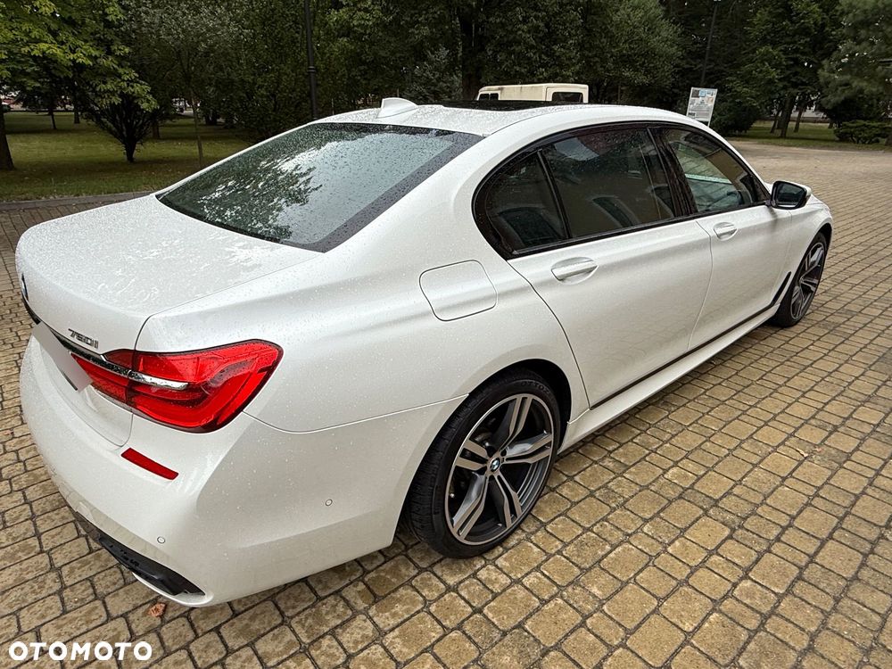 BMW Seria 7 750Li xDrive - 11