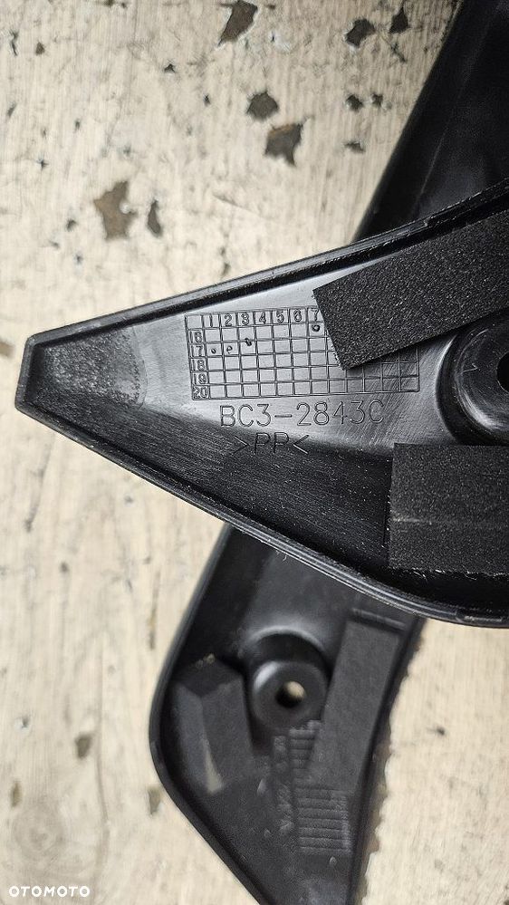 Nakładka mocowanie szyby Yamaha T-Max 530 BC3-2843C - 8