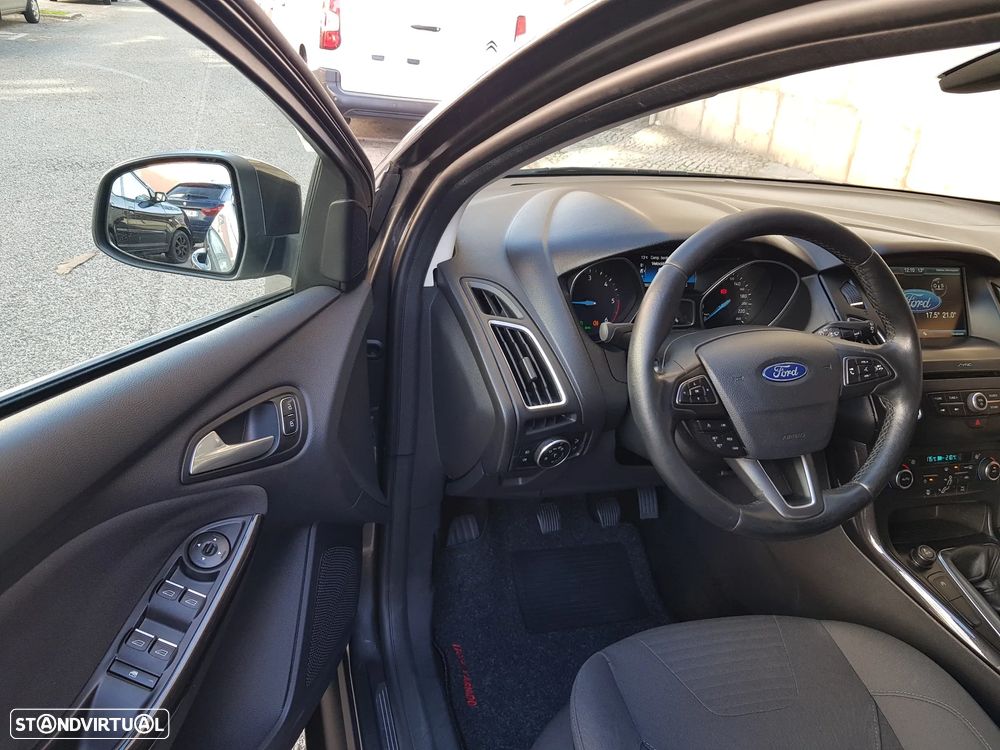 Ford Focus SW 1.5 TDCi Titanium - 38