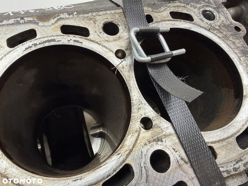 BLOK SILNIKA 177980 Mercedes W205 C205 A205 W215 4.0 V8 AMG 177.980 - 8