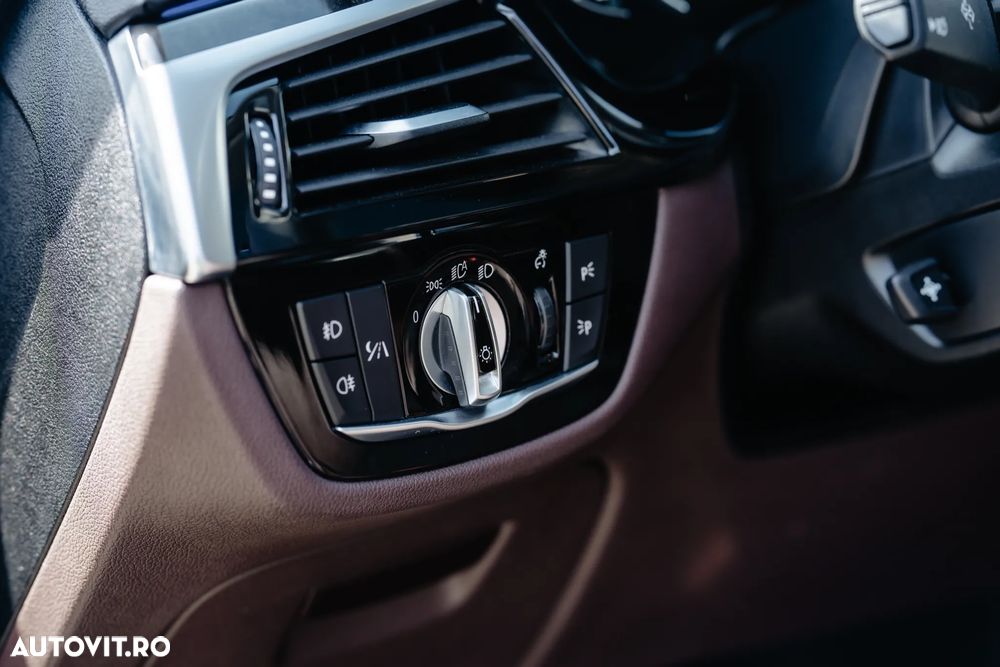 BMW Seria 5 540i xDrive AT - 7