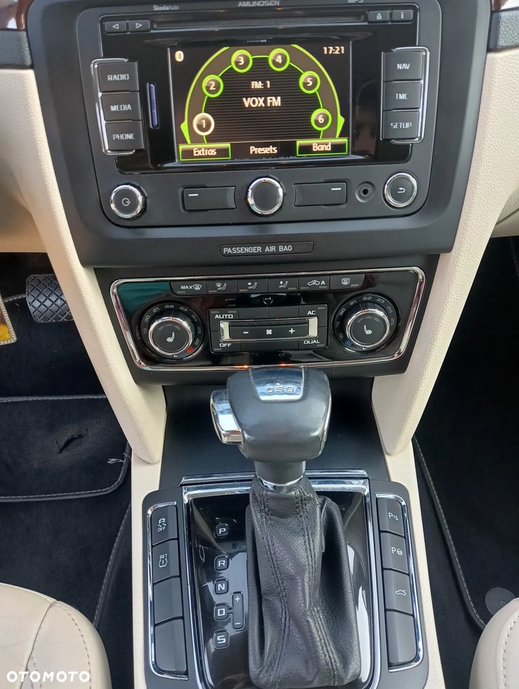 Skoda Superb 2.0 TDI DSG Elegance - 36