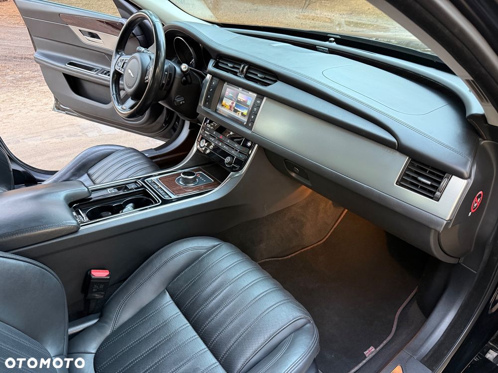Jaguar XF 3.0 TDV6 Portfolio - 21