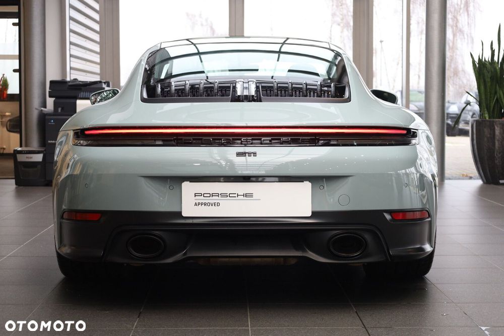 Porsche 911 Carrera - 6