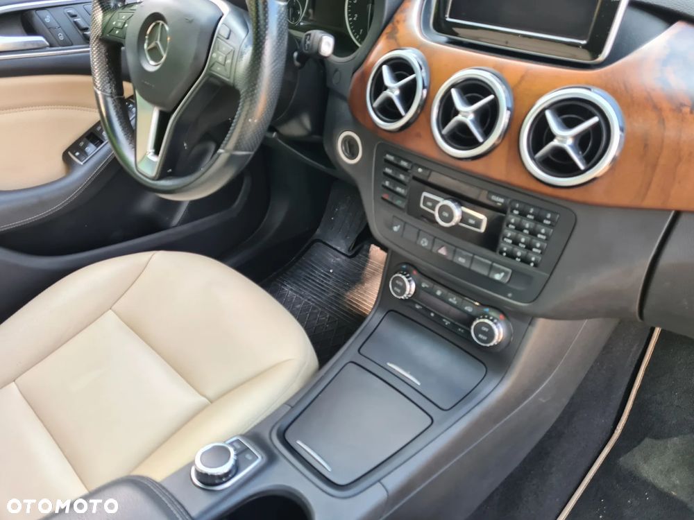 Mercedes-Benz Klasa B 250 7G-DCT AMG Line - 38