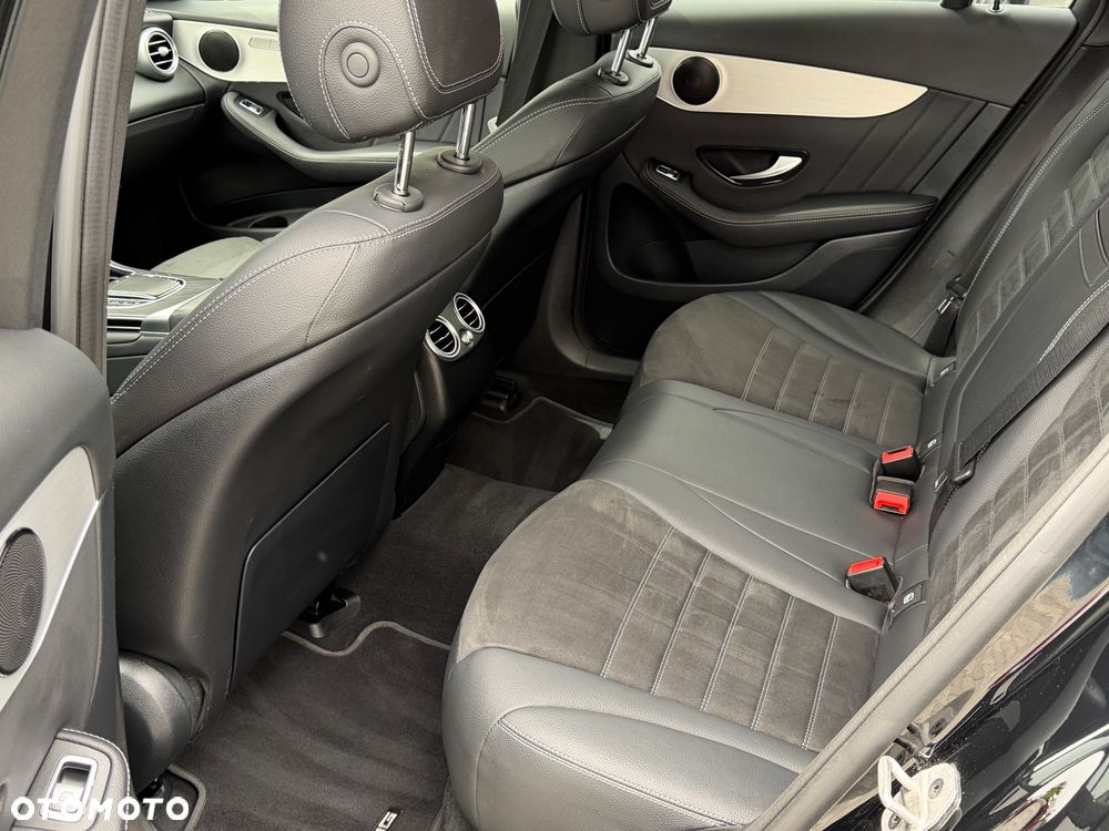 Mercedes-Benz GLC 200 4Matic 9G-TRONIC AMG Line - 10