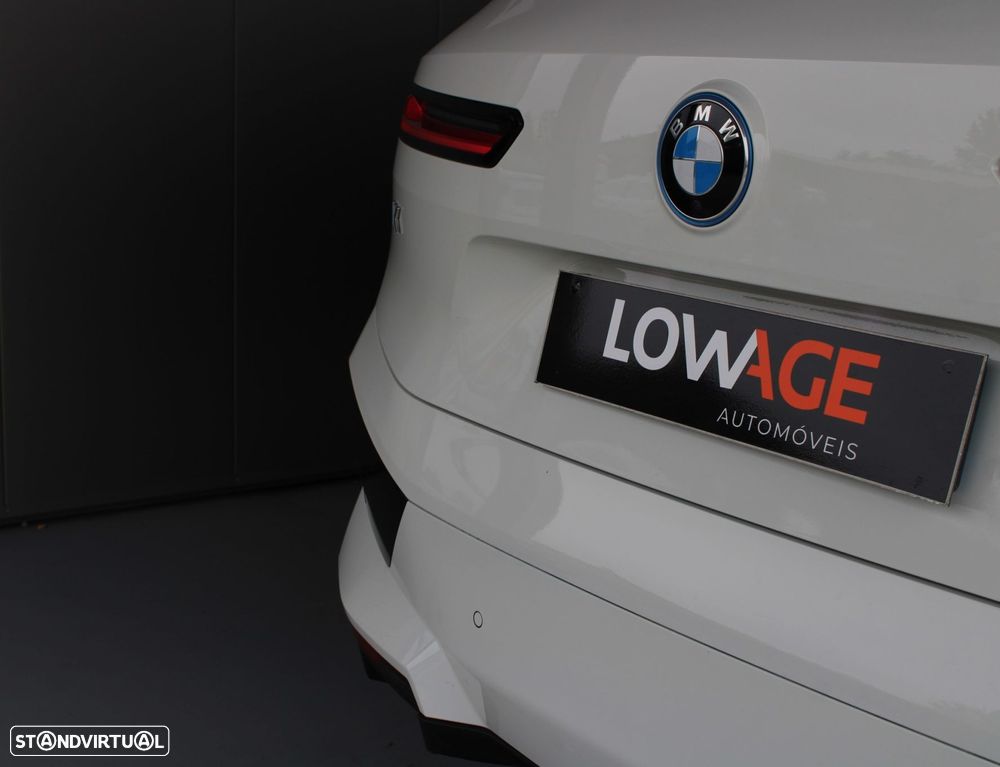 BMW iX xDrive 40 - 41
