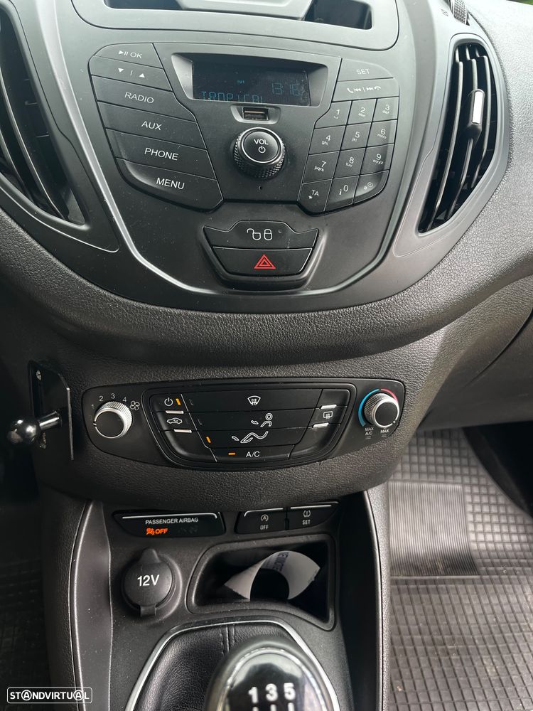 Ford Tourneo Courier 1.6 TDCi Titanium - 25