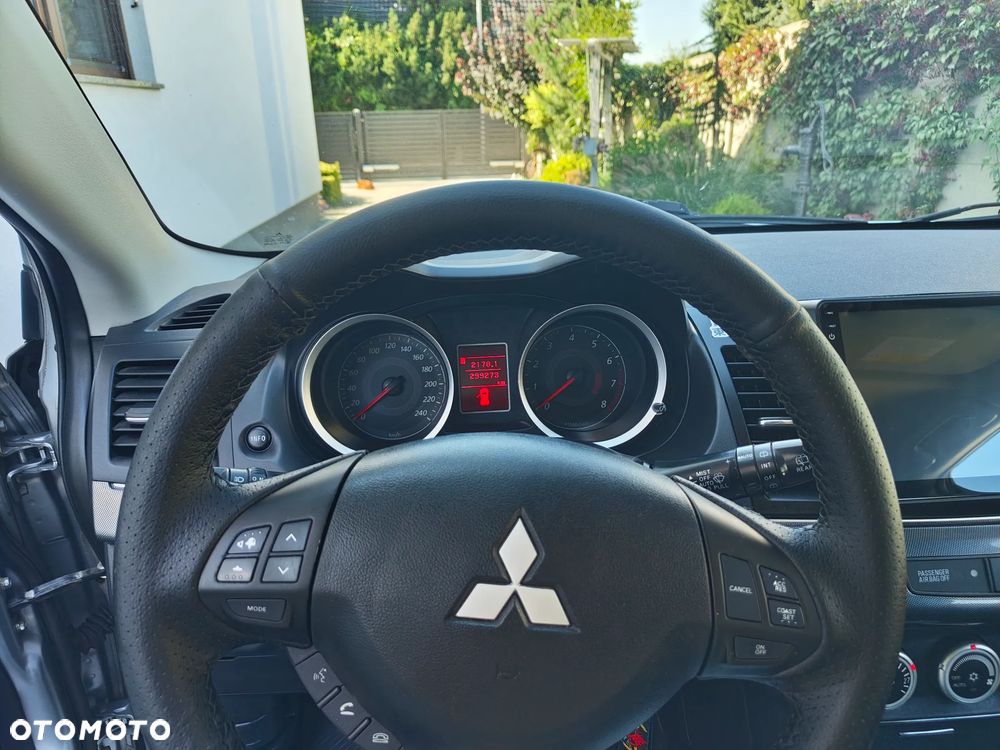 Mitsubishi Lancer - 10