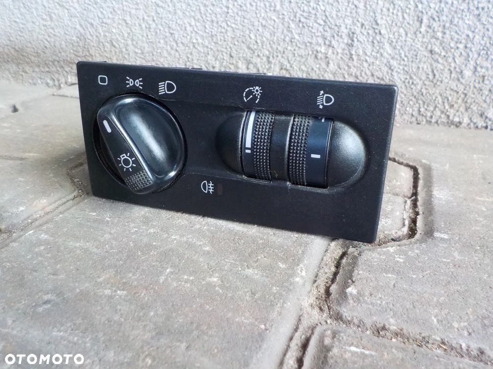 VW T4 96- WŁĄCZNIK ŚWIATEŁ CZERWONE PODŚWIETLENIE - 2