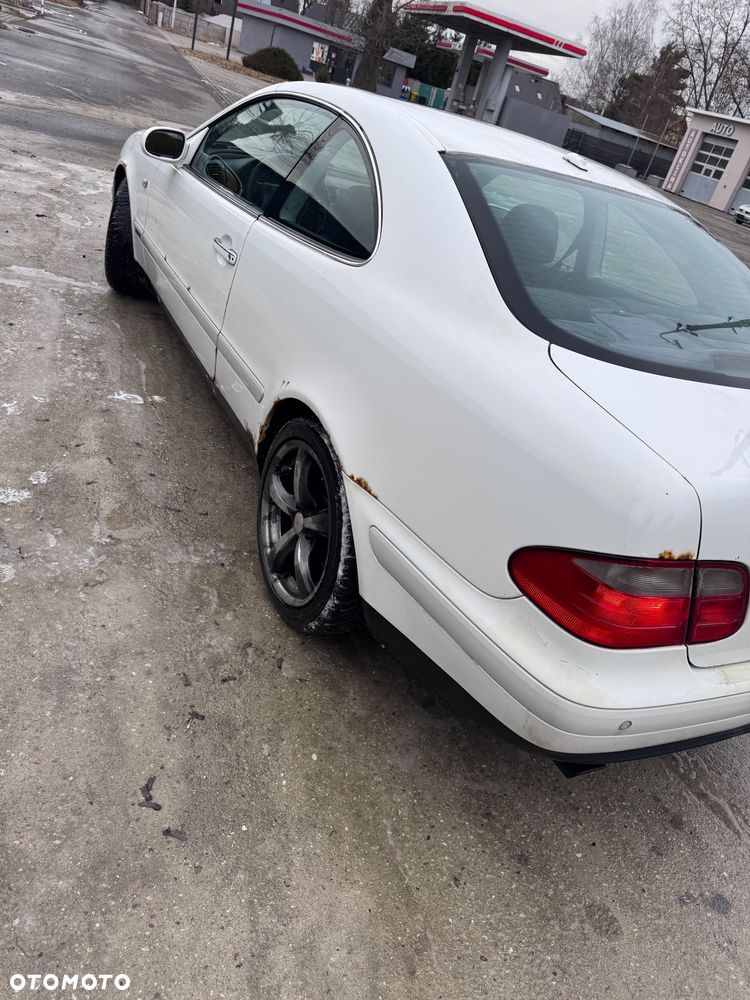 Mercedes-Benz CLK - 9