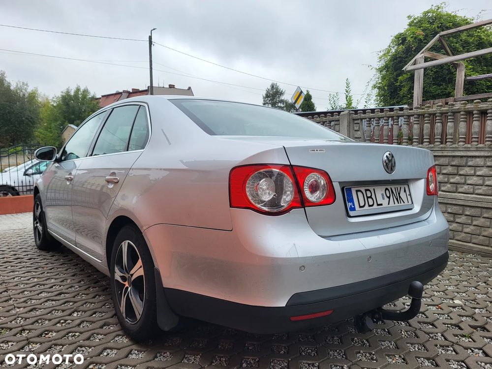 Volkswagen Jetta 1.9 TDI Comfortline - 4