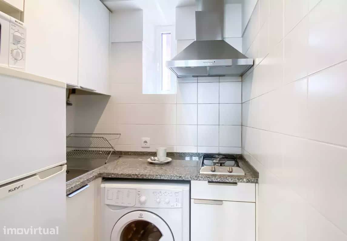 Cozy 1-Bedroom Apartment with Balcony in Arroios – Lisbon - Grande imagem: 5/10