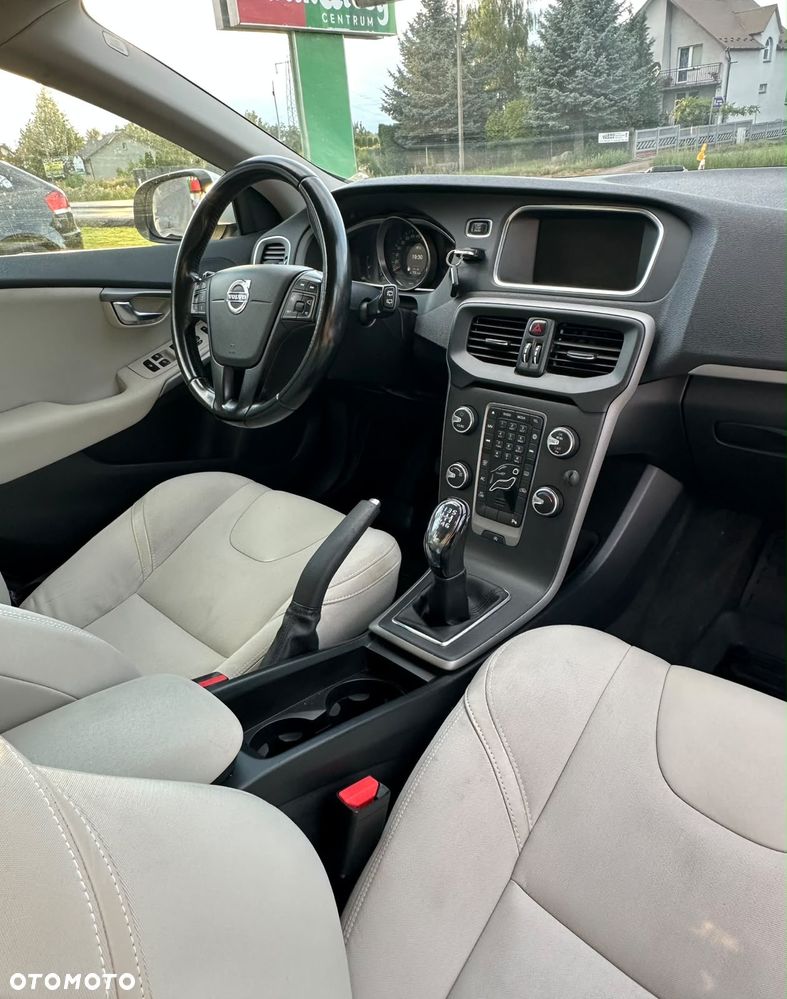 Volvo V40 T2 Momentum - 7