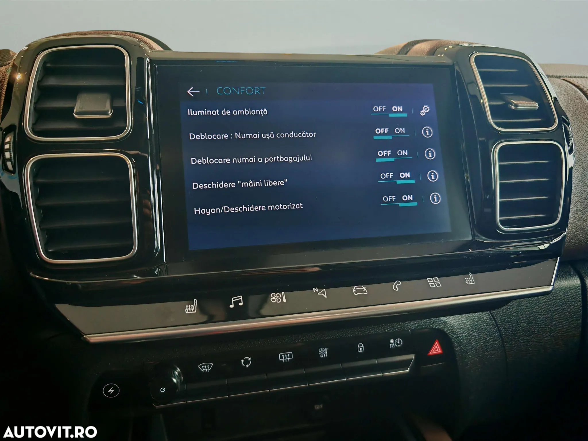 Citroën C5 Aircross Hybrid 225 e.EAT8 SHINE PACK - 33
