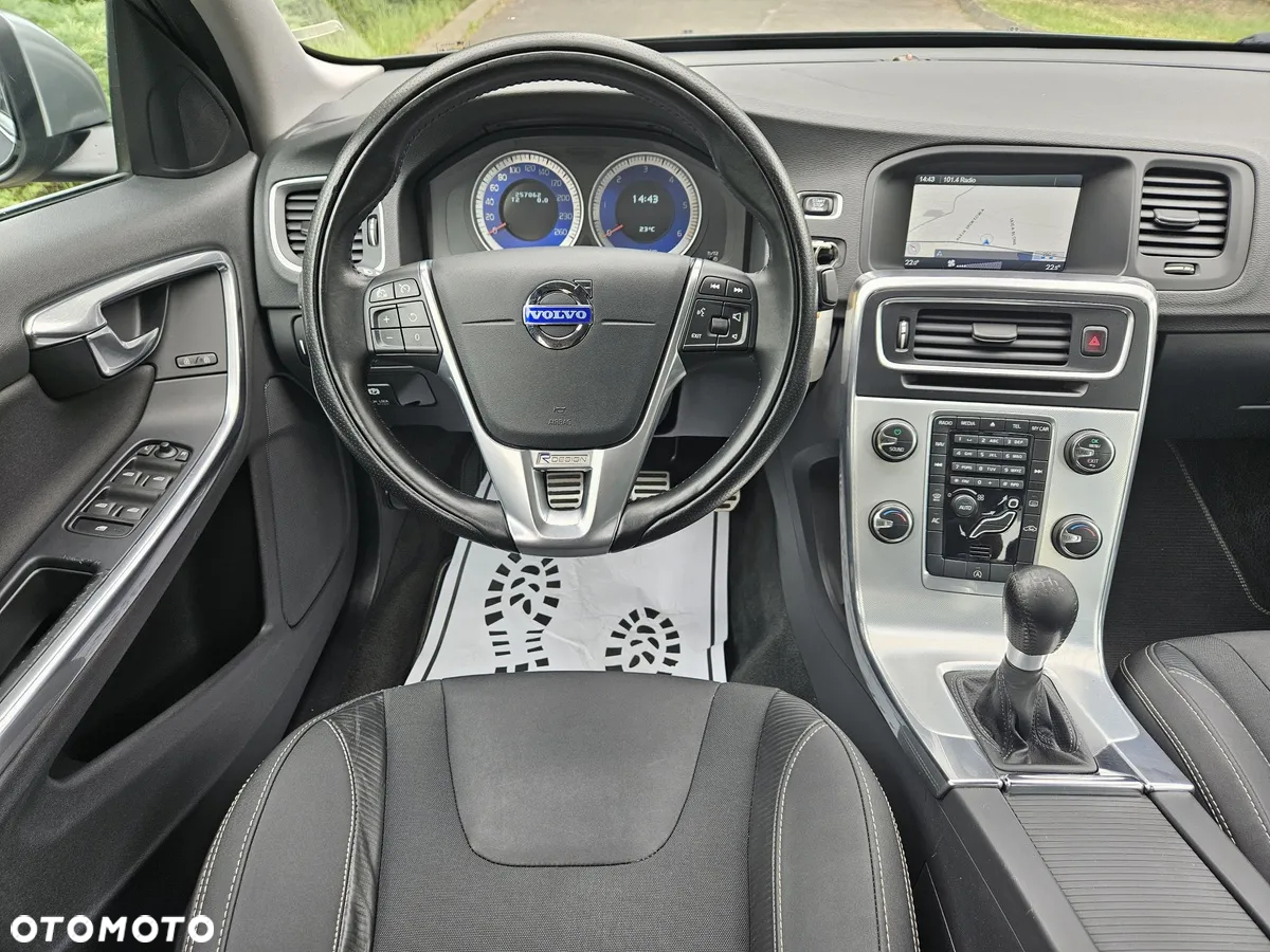 Volvo S60 D3 R-Design - 8