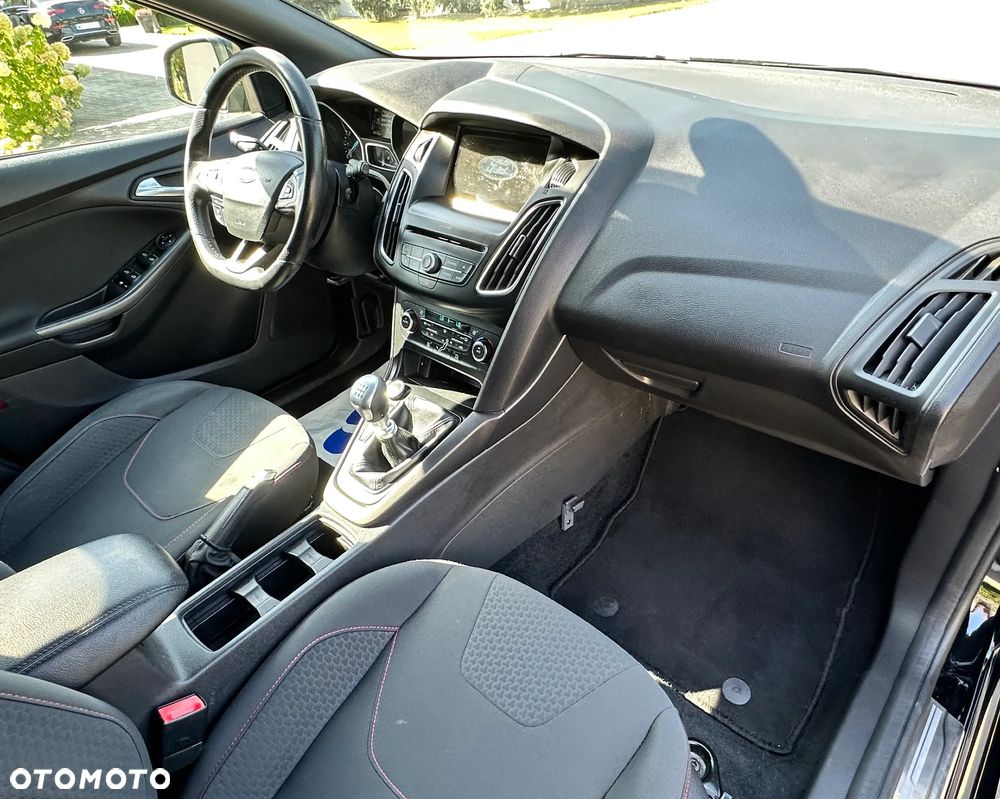 Ford Focus 1.0 EcoBoost ST-Line - 5