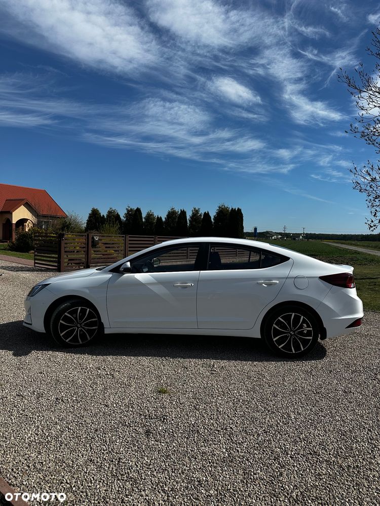 Hyundai Elantra 1.6 Comfort Premiere - 12