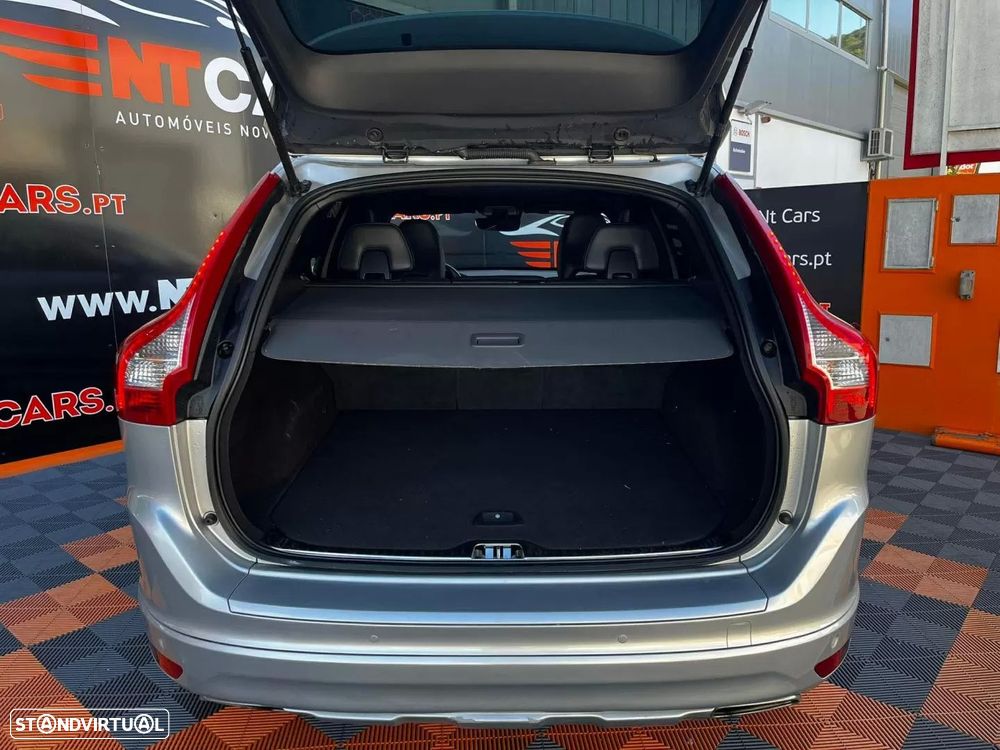 Volvo XC 60 2.0 D4 Momentum Geartronic - 19