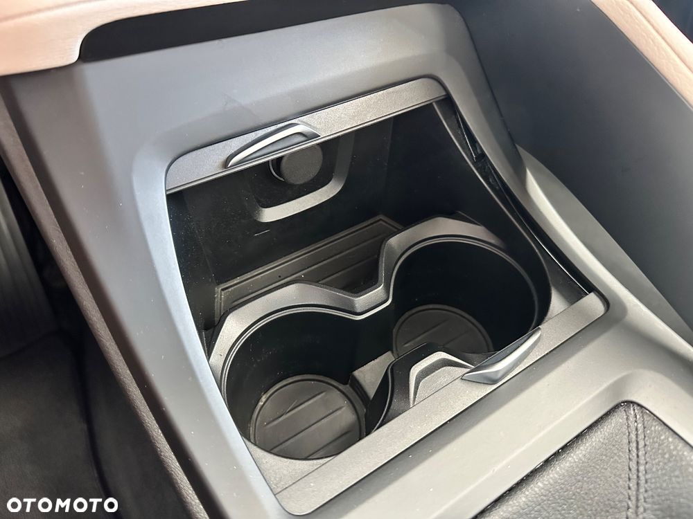 BMW X1 sDrive18i GPF xLine - 32