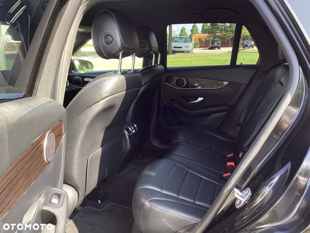 Mercedes-Benz GLC 300 4Matic 9G-TRONIC AMG Line - 10