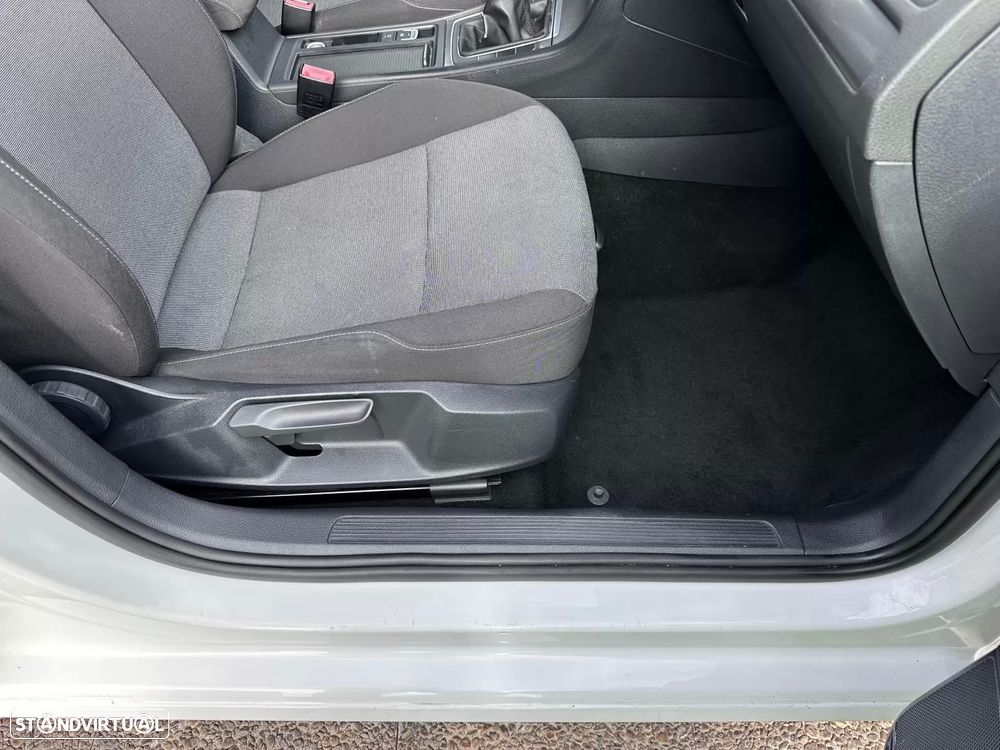 VW Golf Variant 1.6 TDi Highline - 48