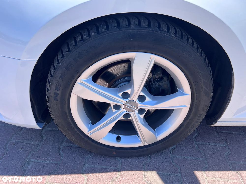 Audi A4 Avant 2.0 TDI DPF clean diesel multitronic Ambiente - 22