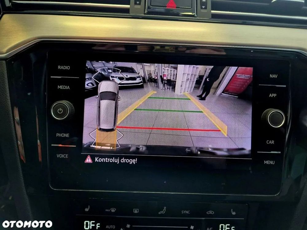 Volkswagen Passat 2.0 TDI Elegance DSG - 14
