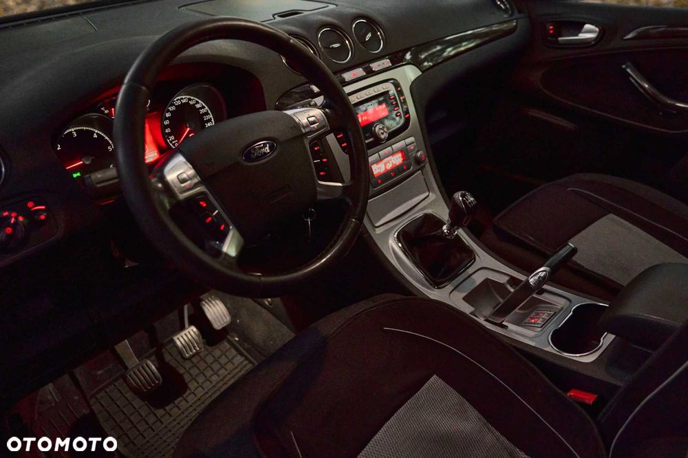 Ford Galaxy - 8