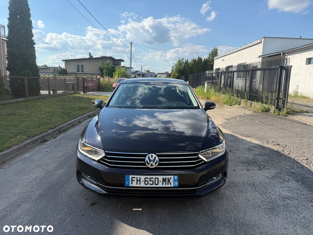 Volkswagen Passat 1.6 TDI SCR DSG Comfortline - 2