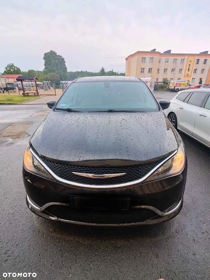 Chrysler Pacifica - 1